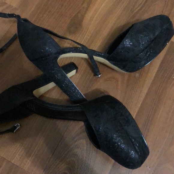 Black Heels! - Picture 3 of 4